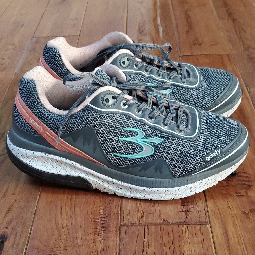 Gdefy Gravity Defyer Mighty Walk Sneakers